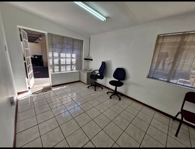 97M² OFFICE TO LET IN PARKDENE